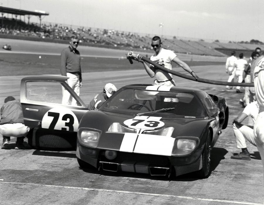  Ford GT40 (Mk I) 1965 года  (фото 15 из 66)